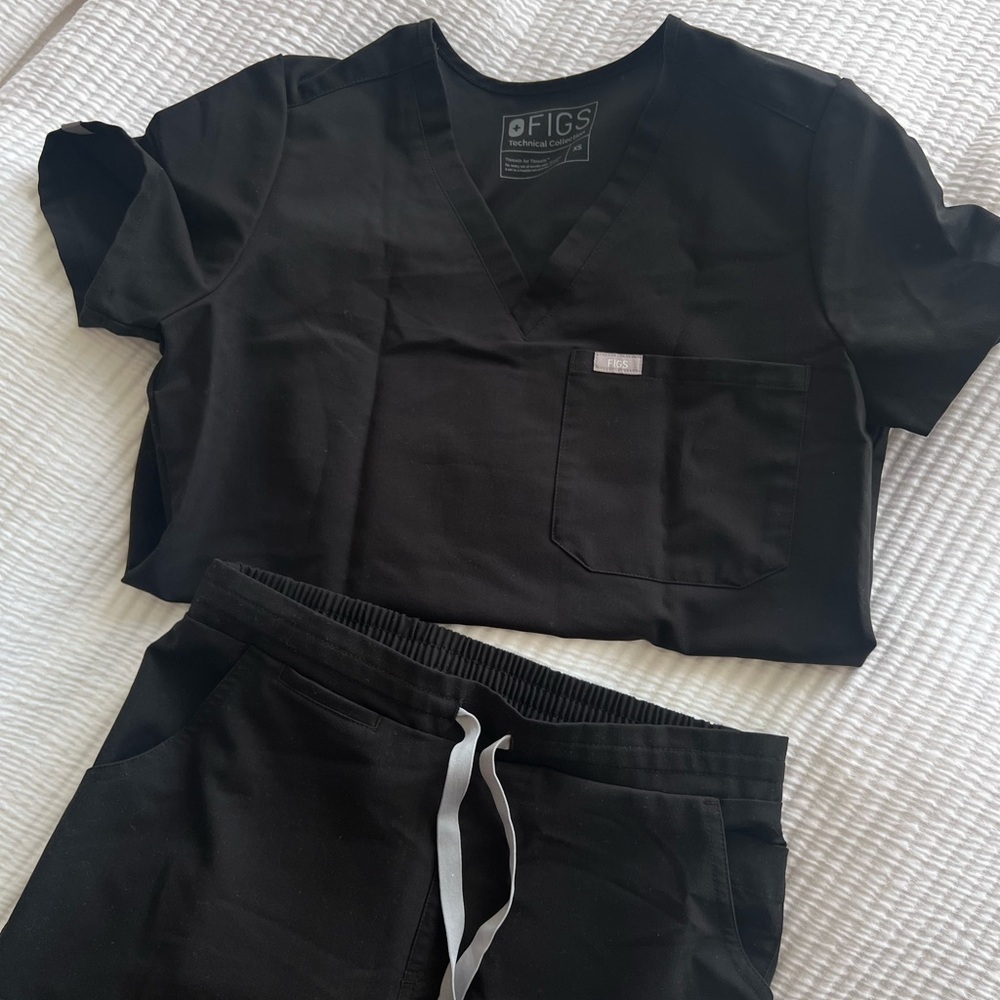 Figs XS skinny pant scrub set in Black